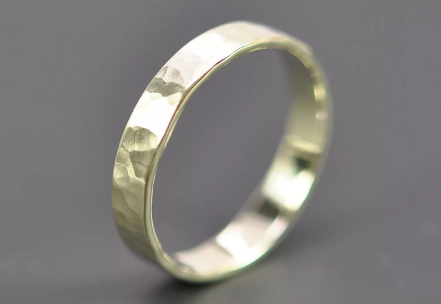 Alloy composition and shades from olive to grass