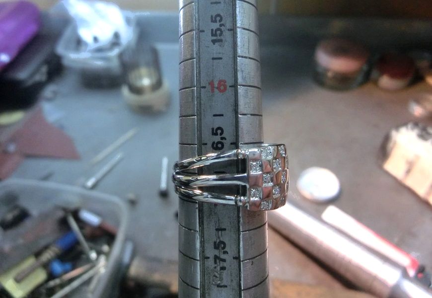 How jewelers increase the diameter of the ring